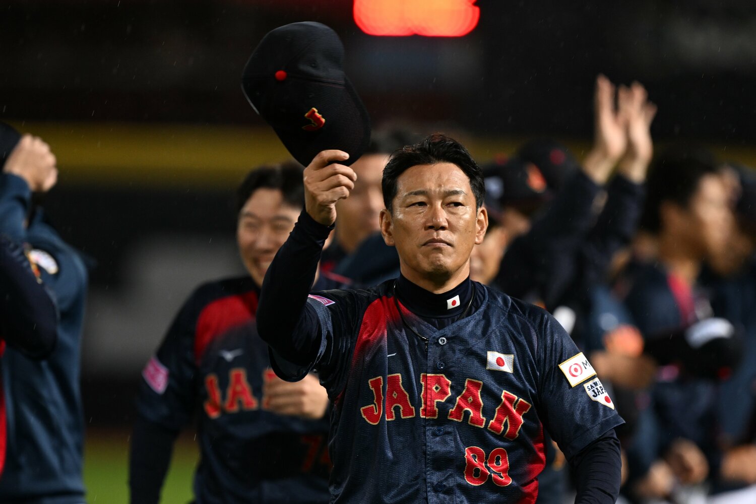 5戦全勝でBグループを首位突破した侍ジャパン井端弘和監督　©︎Getty Images