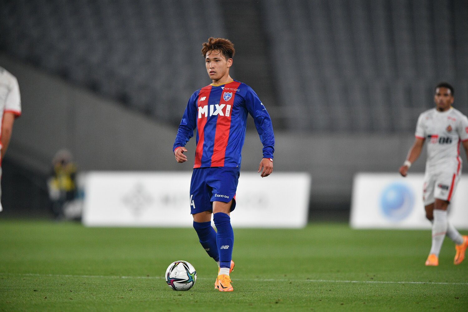 将来は海外でのプレーも視野に入れる松木玖生　©J.LEAGUE