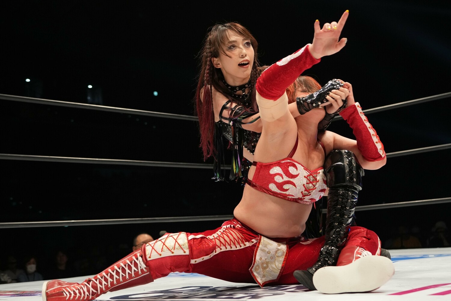 決勝で対戦した上谷は同期、かつタイトル戦での因縁もあった