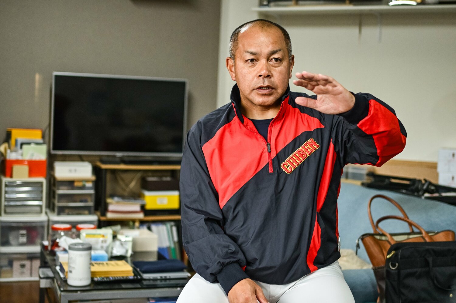 岡本を指導した奈良・智辯学園の小坂監督 ©︎Nanae Suzuki