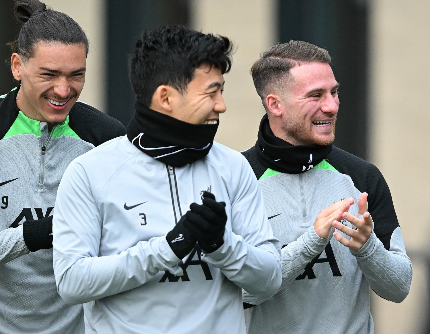 練習中にマクアリスター、ヌニェスとリラックスした笑顔を見せることも　©Getty Images