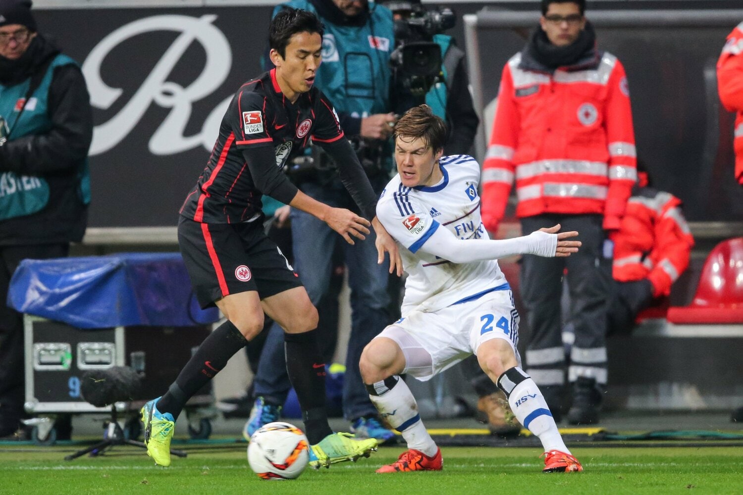 長谷部、酒井ともにブンデスの舞台で「闘う姿勢」を見せた　©Getty Images