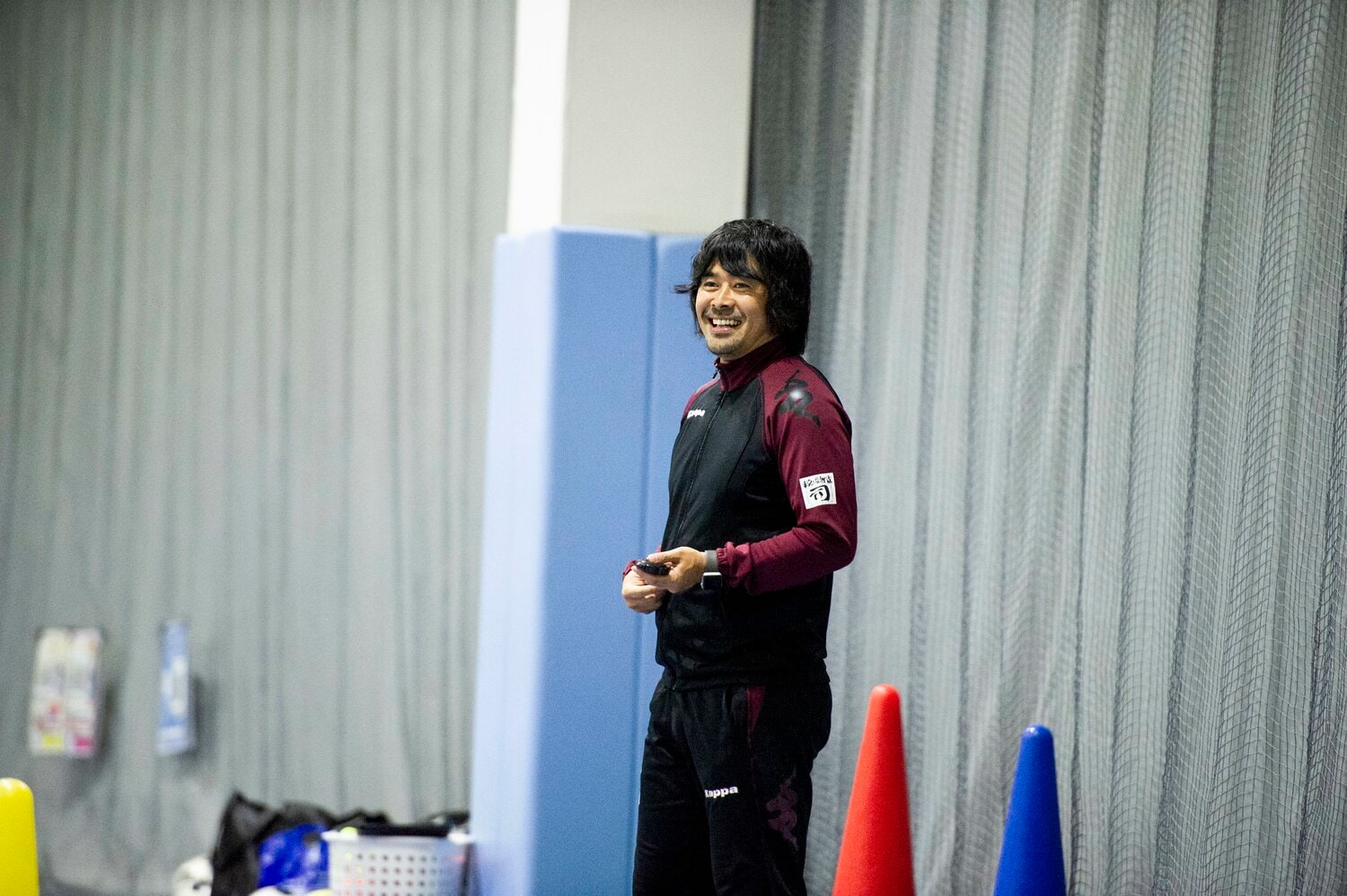 子どもたちを指導する　©︎Yuki Suenaga