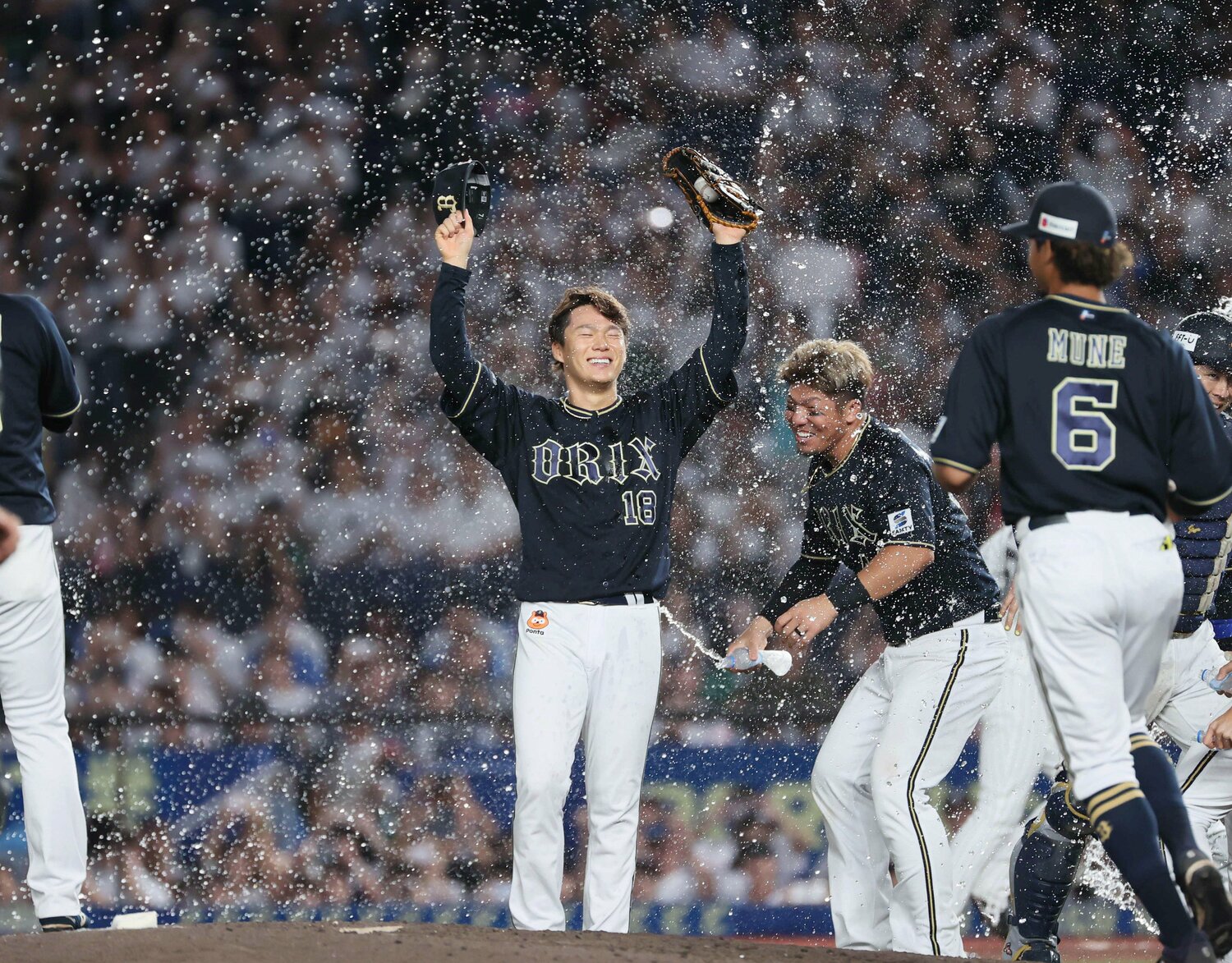 ロッテ戦でノーヒットノーランを達成した山本由伸　©JIJI PRESS