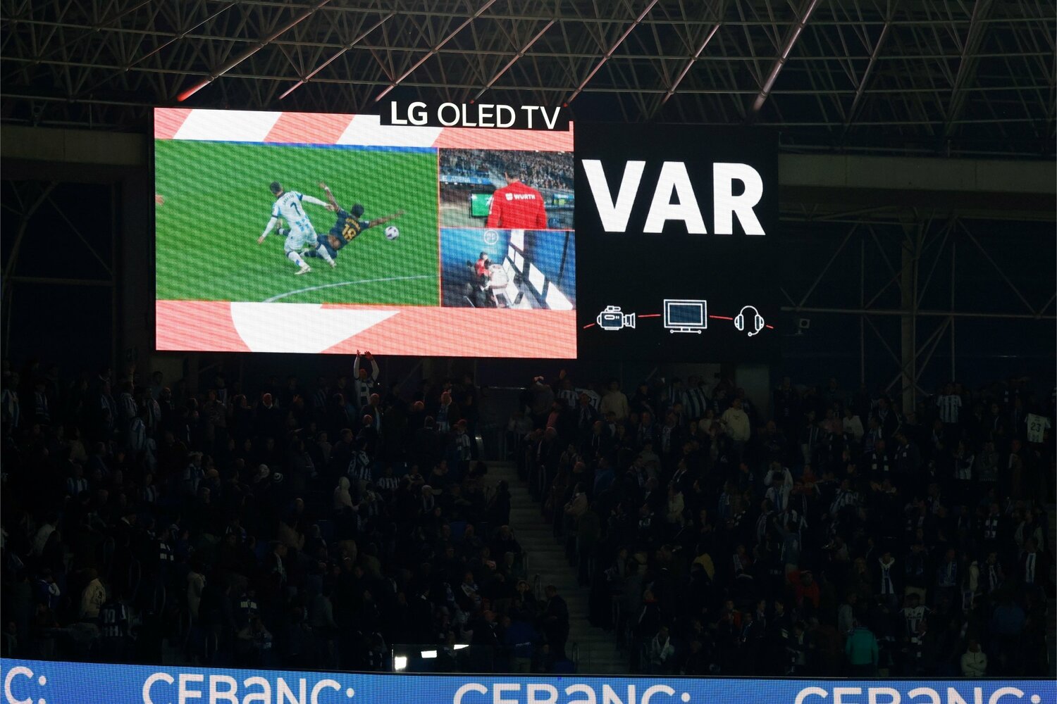 会場でもVARの映像が