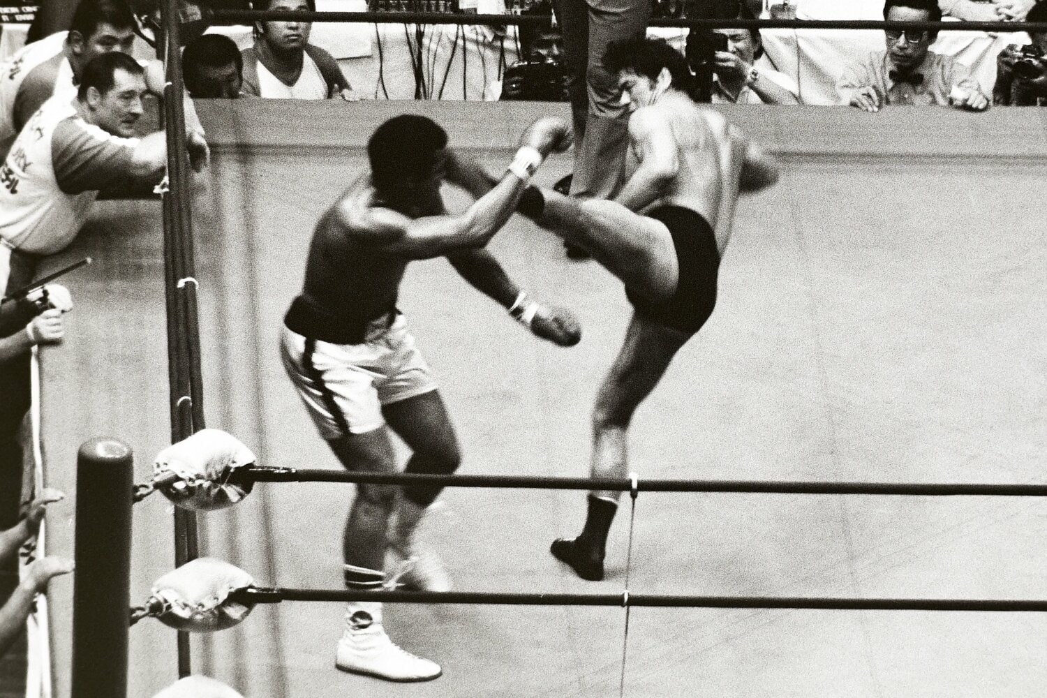 アリの頭をかすめた猪木のハイキック