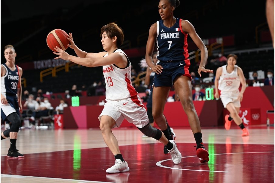 苦難と失意の連続 から日本女子バスケが史上最強に 東京五輪で金メダルを 宣言が一笑に付されたアメリカ人指揮官の哲学とは 4 4 バスケットボール日本代表 Number Web ナンバー