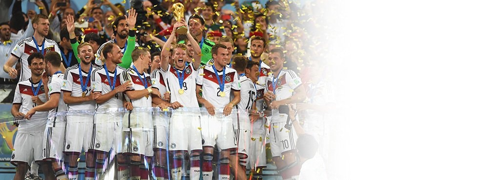 スペイン式ポゼッションのさらに先へ。“未来のサッカー”でドイツがW杯制す。＜Number Web＞ photograph by Getty Images