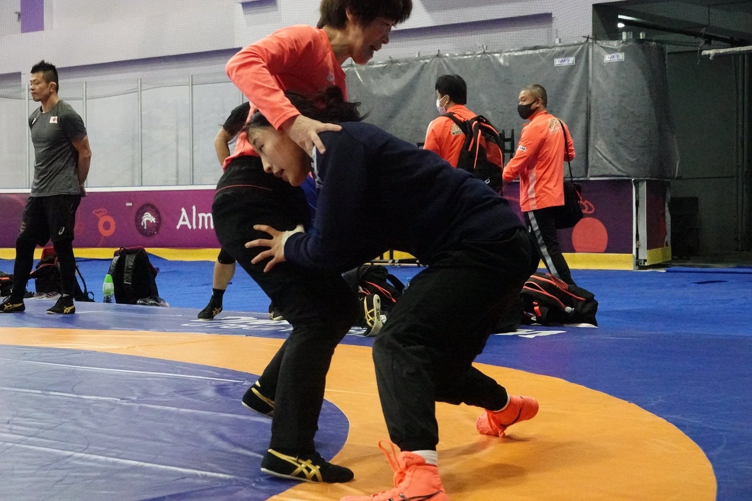 吉村コーチとの調整　©Koji Fuse