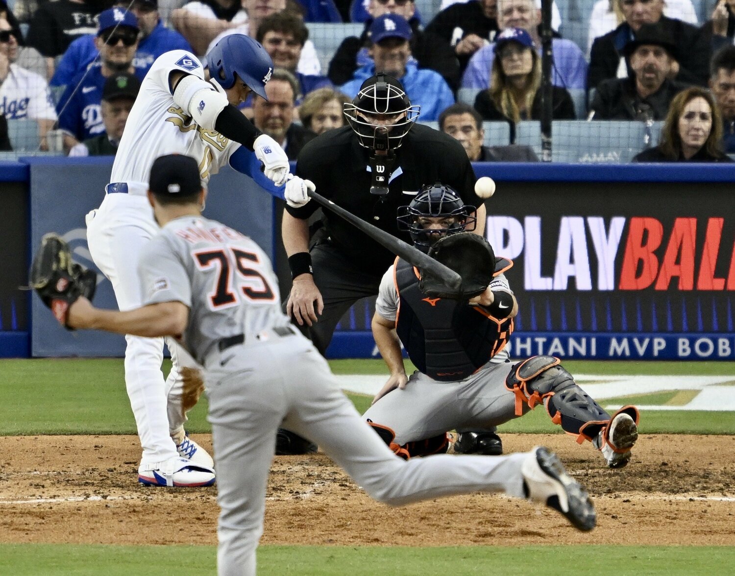 現地3月27日、アメリカでの開幕戦。タイガース戦の7回、2号ソロホームランを放った大谷翔平　©Getty Images