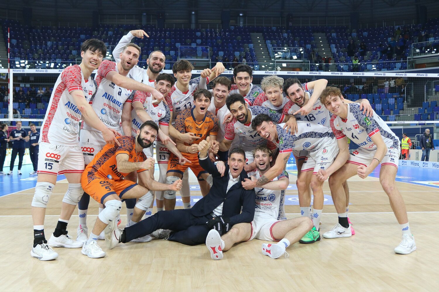 レギュラーシーズンを7位で終え、プレーオフ進出を決めたミラノ　©︎PA Images/AFLO