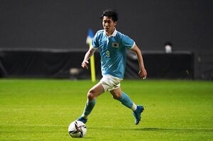 鎌田大地はなぜ日本の攻撃をスムーズにできるのか 「良い意味で自分のプレースタイルにプライドがないんです」