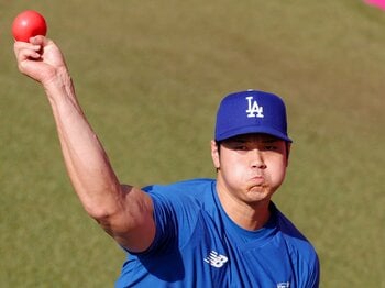 大谷翔平「50-50」達成につぐ「二刀流復活」への“虎の穴修業”とは？ 重さの違うボール、データ解析…ナゾ企業が授けた「ルーティーン」の秘密＜Number Web＞ photograph by Getty Images