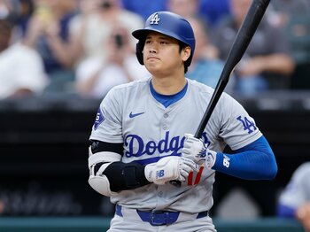 打者・大谷翔平とイチローを比較「誰が見ても対極だが…」2人の打撃論から判明した“全く別の凄み”…シーズン200安打も“現実的な理由”＜Number Web＞ photograph by Getty Images