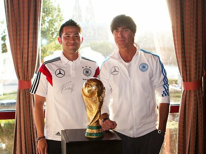 ドイツのW杯優勝を支えた日本人。「日本に『チーム・トウキョウ』を」<Number Web> photograph by Christian Schillings
