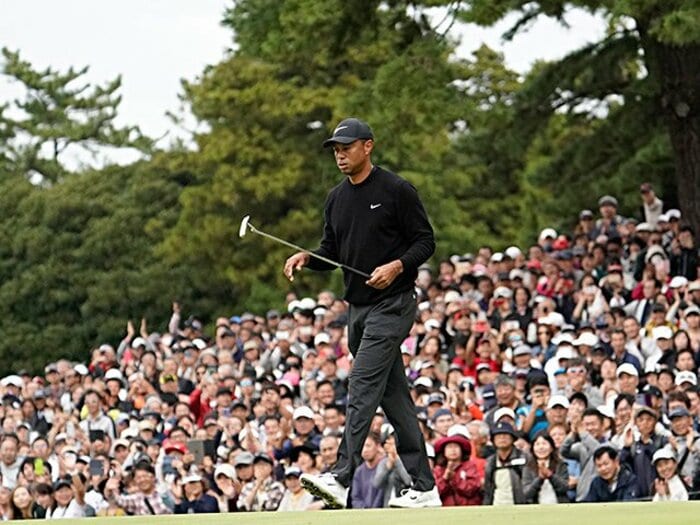 百戦錬磨ウッズのダーツ・ゴルフ。「出だしはアグリー、今はいい感じ」＜Number Web＞ photograph by AFLO