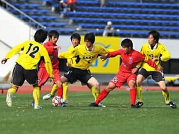 理想だけを語らない、境高校の超守備的戦術。~高校サッカー界の極北を見た!~<Number Web> photograph by Masako Sueyoshi