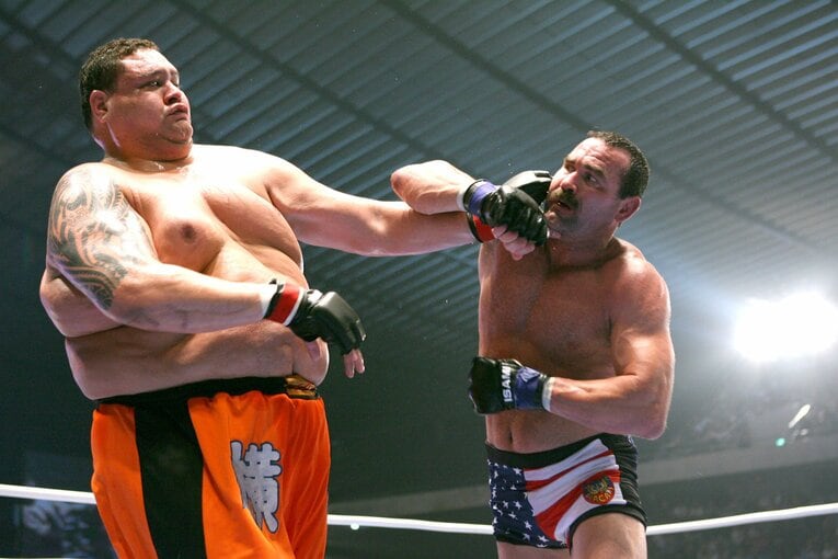 2006年5月、フライは『HERO'S』に出場し曙と対戦