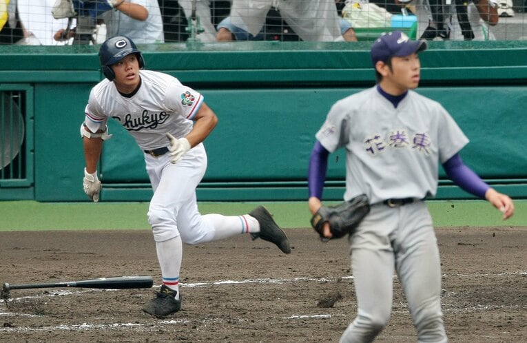 2009年夏の甲子園・準決勝、菊池雄星（花巻東）から走者一掃の三塁打を放つ河合完治（中京大中京）©︎JIJI PRESS