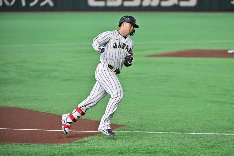 韓国戦で2打席連続の本塁打を放った鈴木誠也　©️Hideki Sugiyama