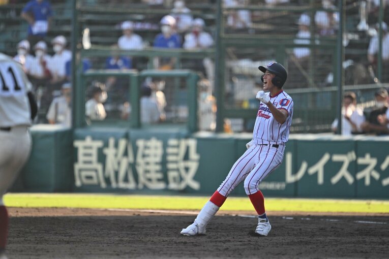 坂原監督「本的には、みんな窮屈な打ち方をできるんです」。0死一塁　©Hideki Sugiyama