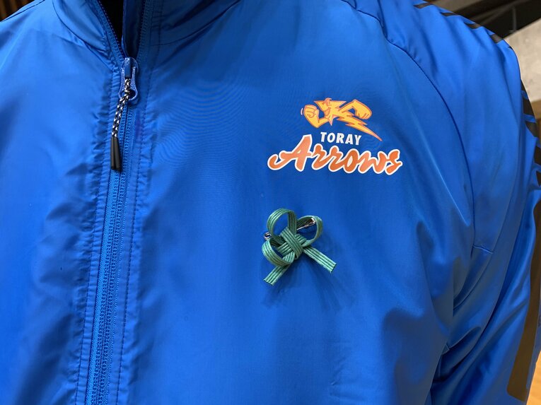 スタッフの胸につけられたシトラスリボン　©︎Noriko Yonemushi