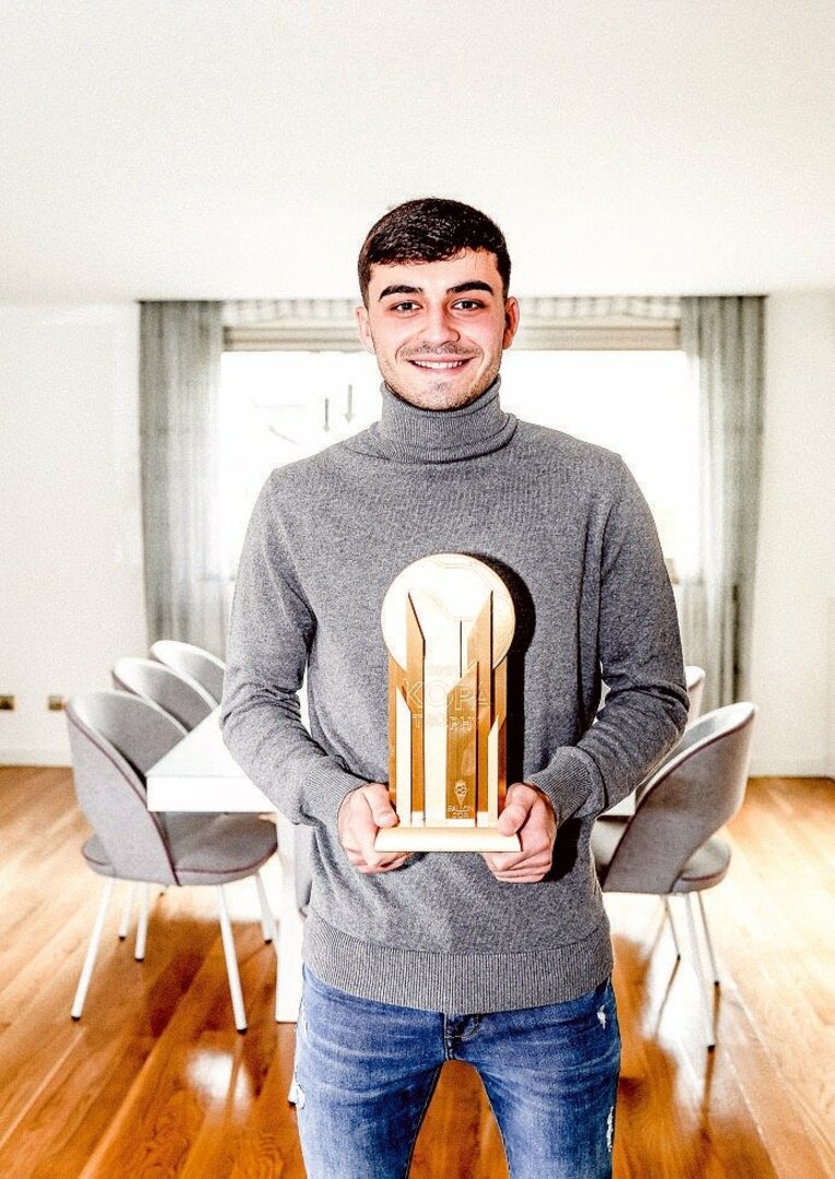 「コパ・トロフィーの受賞はバロンドールへのスタートだ」というペドリ。その未来は明るい