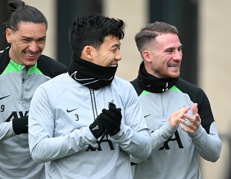 練習中にマクアリスター、ヌニェスとリラックスした笑顔を見せることも　©Getty Images