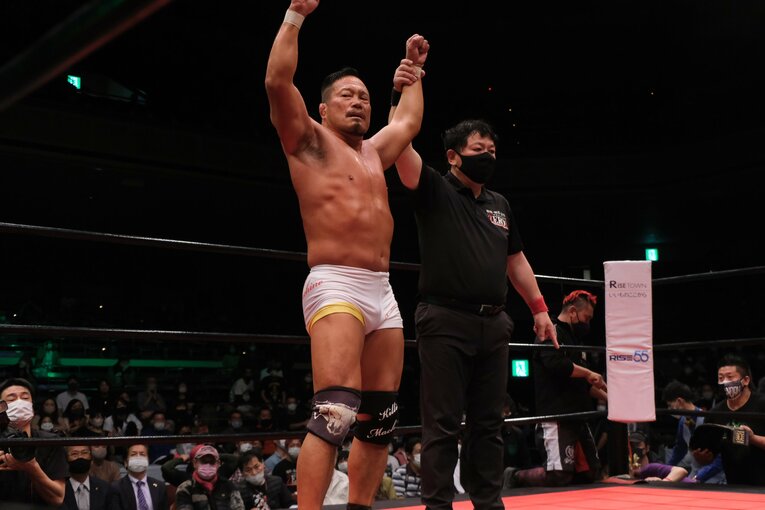 不本意だったはずだが、杉浦は勝ち名乗り。王座防衛という事実は変わらない