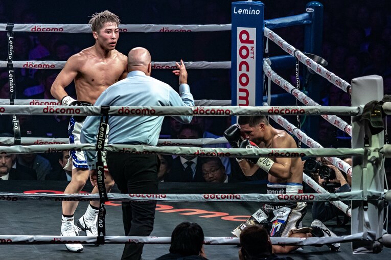 井上尚弥vs.マーロン・タパレス。10ラウンドのKOシーン（5枚目／全9枚）©Takuya Sugiyama