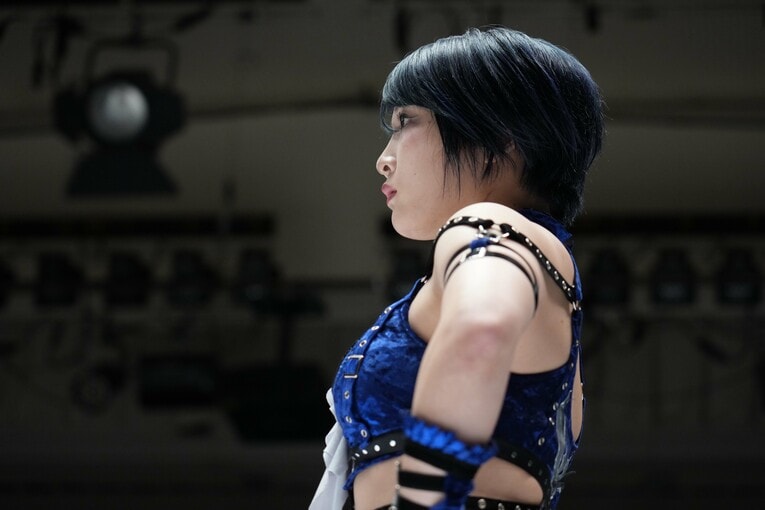 ポーカーフェイスの安納サオリ　©Essei Hara