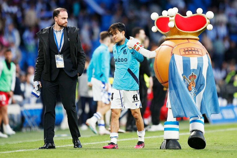 「TAKEあなたは最高です、と日本語で…」久保建英21歳はソシエダで愛される「日本人最多リーガ6点目＋“MVPタケクボ”コール」を撮った(49)