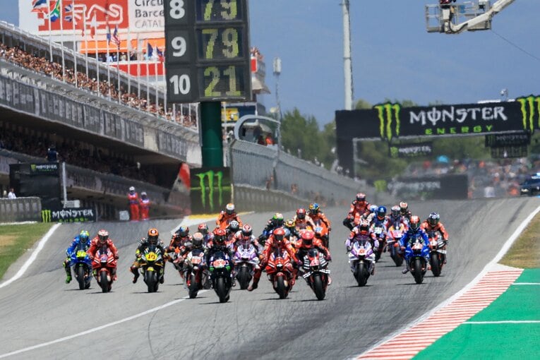 好スタートを切ったかのように見えた中上（左から5番目）だったが……