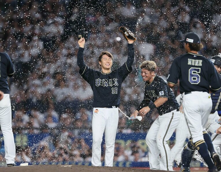 ロッテ戦でノーヒットノーランを達成した山本由伸　©JIJI PRESS