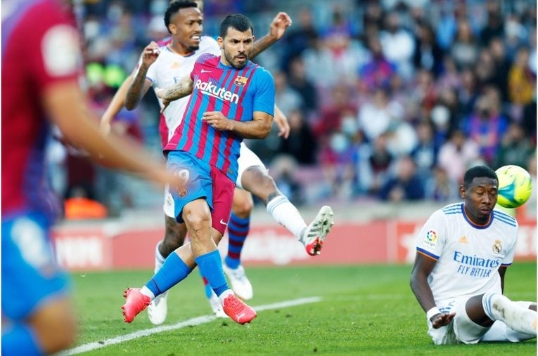 《メッシとロナウド不在の寂しさ》カメラマンが見たクラシコの新風景　17歳ガビや仲良しバルサ＆レアルサポ、殊勲ビニシウスへの“罵倒”(45)