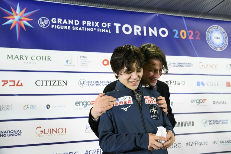 「昌磨のマジックを見せて！」世界王者・宇野昌磨を奮起させたランビエル・コーチの激励…300点超えに「スーパーエキサイティング」(49)