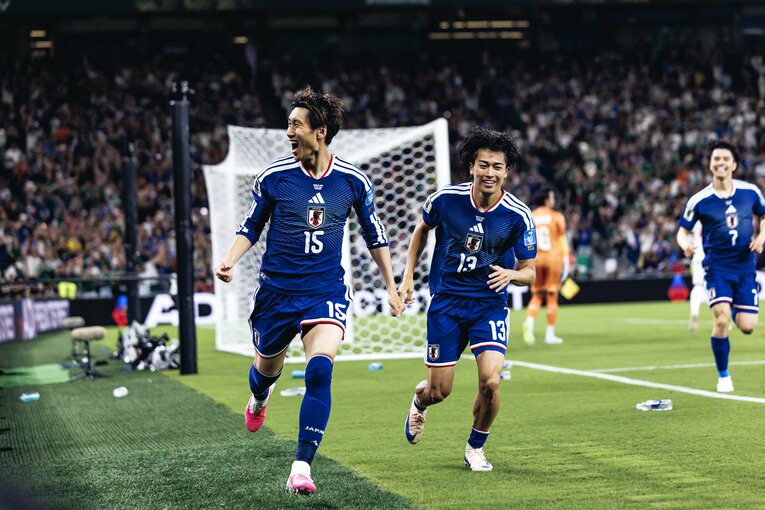 何度でも見たい…チュニジア戦、日本代表ゴールラッシュの連続写真を全部見る（画像は右に続きます）　©Kiichi Matsumoto/JMPA