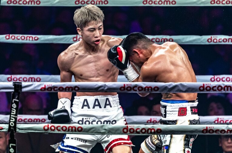 スーパーバンタム級王者のフルトンに8回TKOで完勝をおさめた井上尚弥。その強さの秘密を元世界王者の飯田覚士が徹底解剖する ／ photograph by Takuya Sugiyama