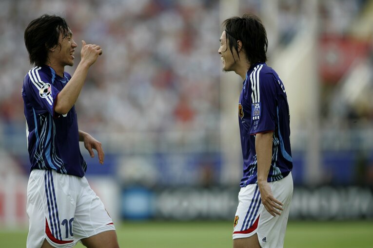 中村俊輔は遠藤保仁と共に長く日本代表の中盤を形成した　©Sports Graphic Number