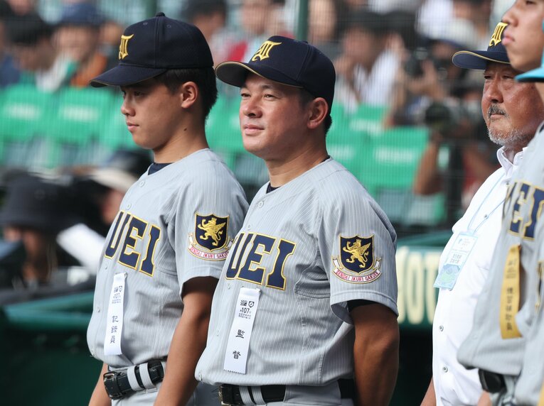 仙台育英を率いる須江航監督（42歳） ©JIJI PRESS