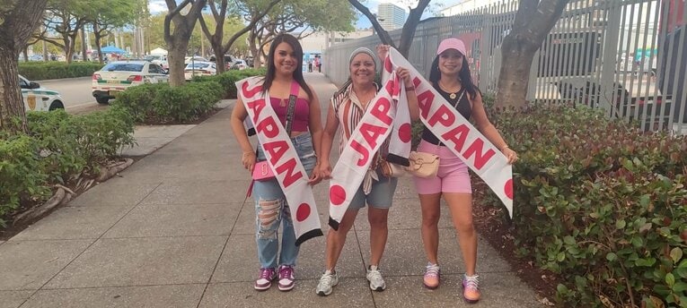 日本を応援するメキシコ人女性3人連れ©Hiroaki Sawada