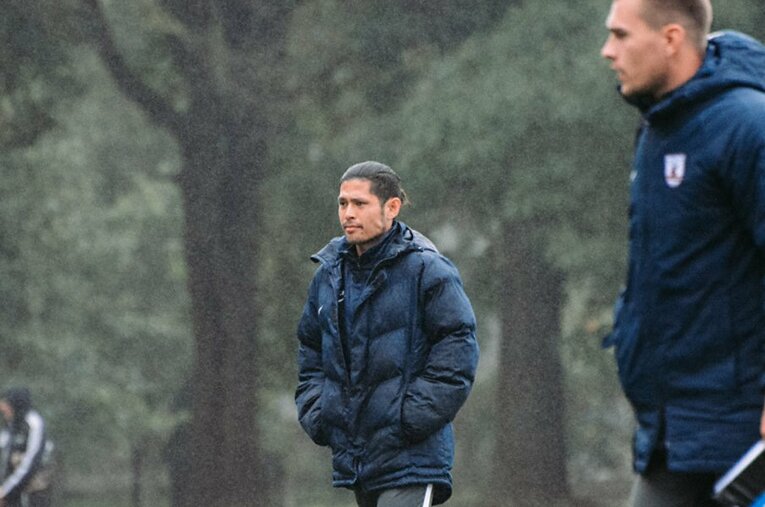 ラトビアで指導する中野氏※本人提供