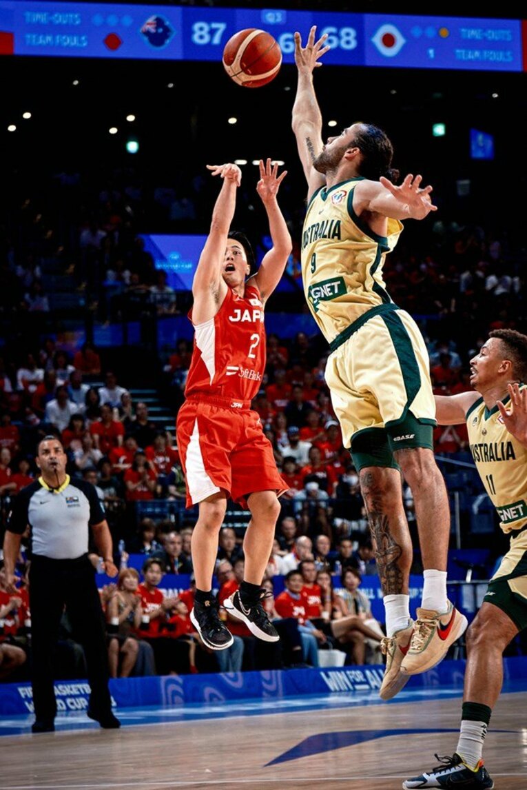 主将の富樫が3試合目で今大会初得点を決めるなど14得点、7アシストと奮闘　©FIBA