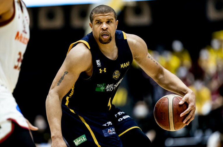 セミファイナルの大一番で3番に起用されたギブス。GAME1は4得点9リバウンド、GAME2は6得点3リバウンドで勝利に貢献 ／ photograph by Kiichi Matsumoto