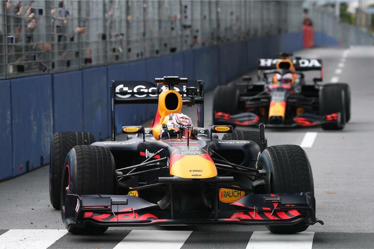 角田とレッドブルが東京・お台場で派手にデモランした『Red Bull Showrun x Powered by Honda』の模様　©Getty Images / Red Bull Content Pool