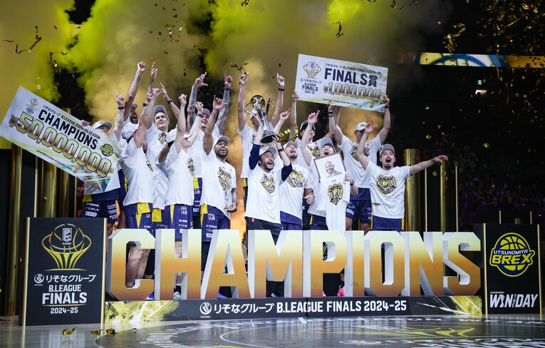 リーグ最多となる3度目の優勝を飾った宇都宮ブレックス　©JIJI PRESS