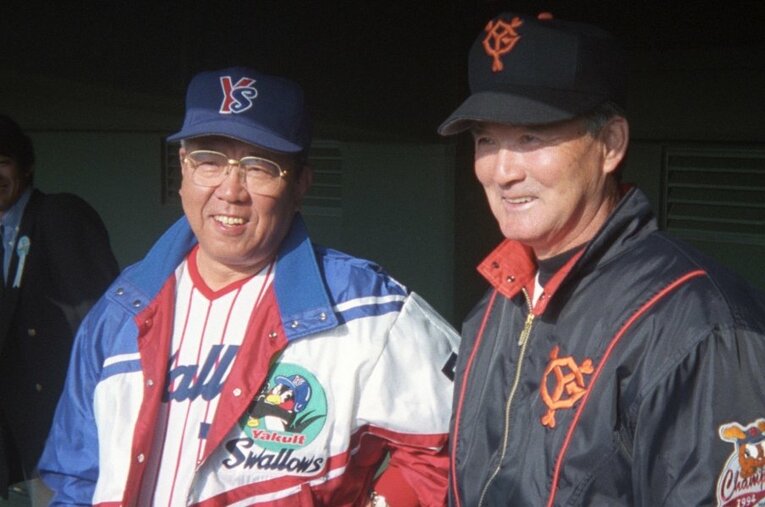 1990年代、野村克也が率いるヤクルトと、長嶋茂雄が率いる巨人はライバル関係にあった ／ photograph by JIJI PRESS