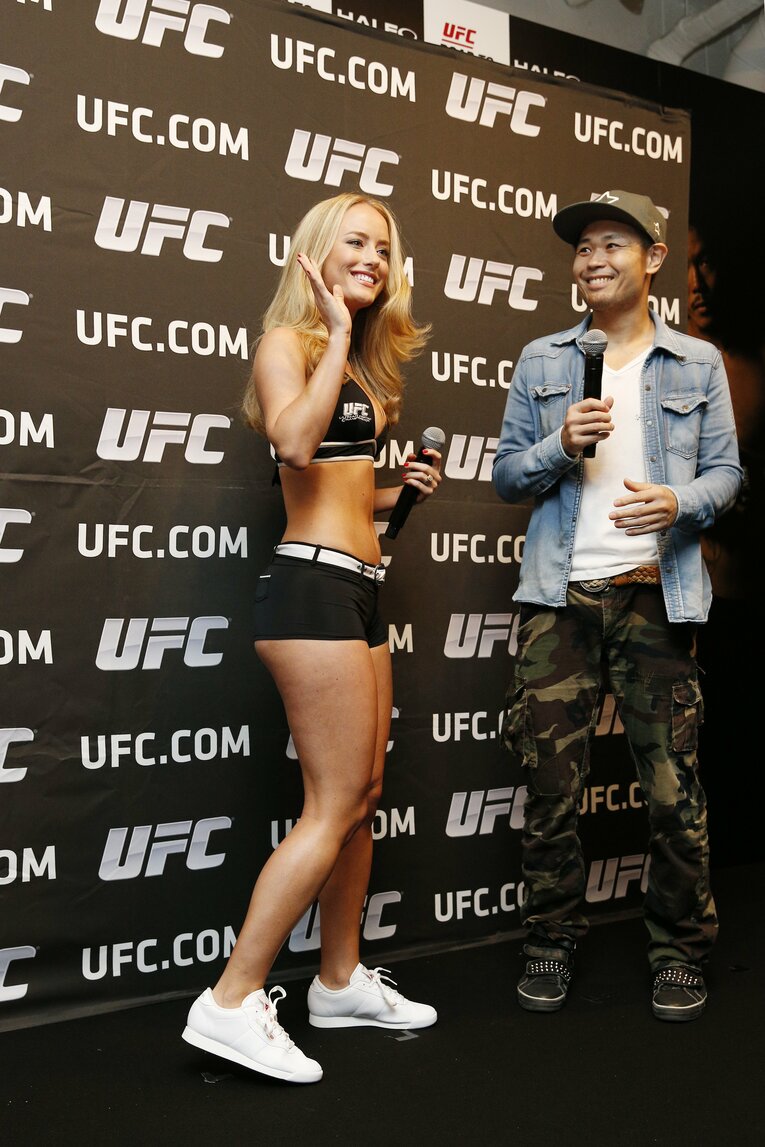 ラウンドガール（UFCでの名称はオクタゴンガール）としても注目を集めたローレン夫人　©Shigeki Yamamoto