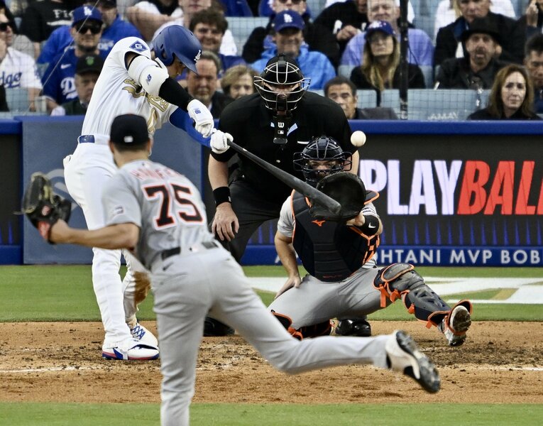 現地3月27日、アメリカでの開幕戦。タイガース戦の7回、2号ソロホームランを放った大谷翔平　©Getty Images