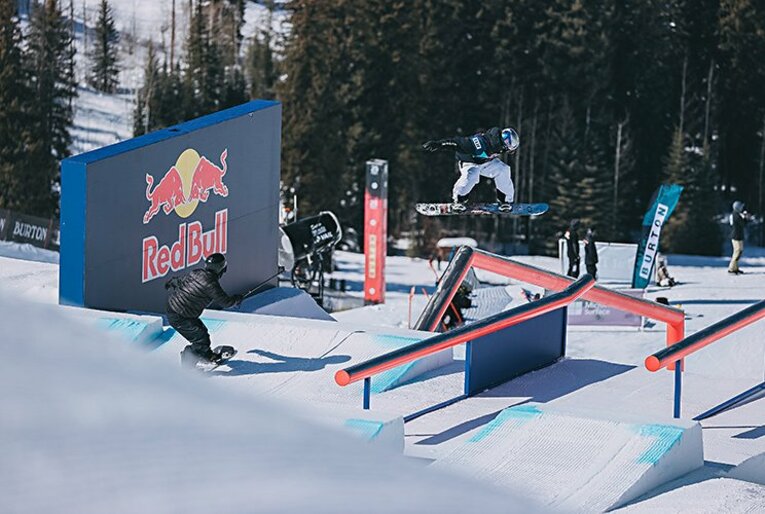 スノーボード伝統の一戦でW優勝！角野友基、戸塚優斗が見せた創造性。(9) ／ photograph by BURTON